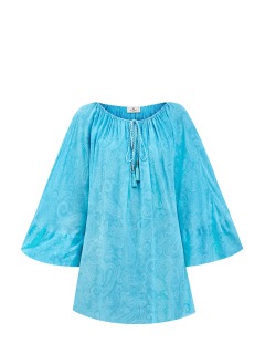 Легкая блуза с плетеными кисточками и принтом в тон